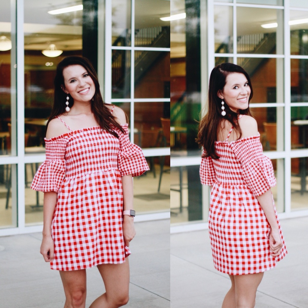 NWT 🌟 Red gingham smocked off the shoulder dress